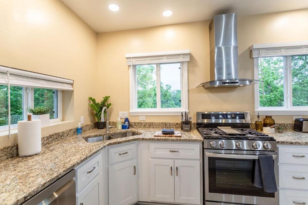 Family Friendly 3br 3bath Near Pghs Hot Spots Pittsburgh