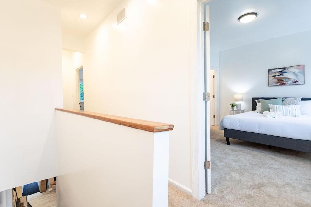 Family Friendly 3br 3bath Near Pghs Hot Spots Pittsburgh