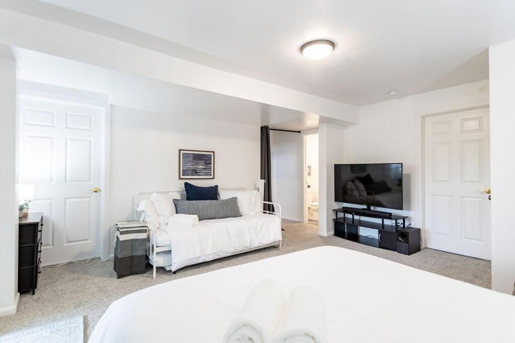Family Friendly 3br 3bath Near Pghs Hot Spots