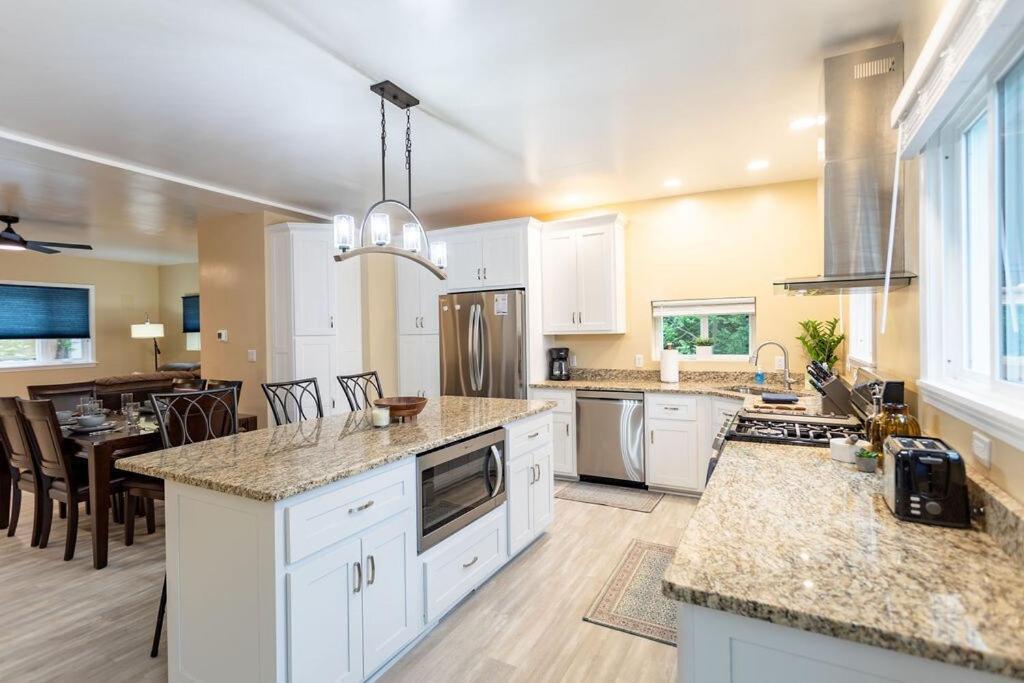 Family Friendly 3br 3bath Near Pghs Hot Spots * Pittsburgh